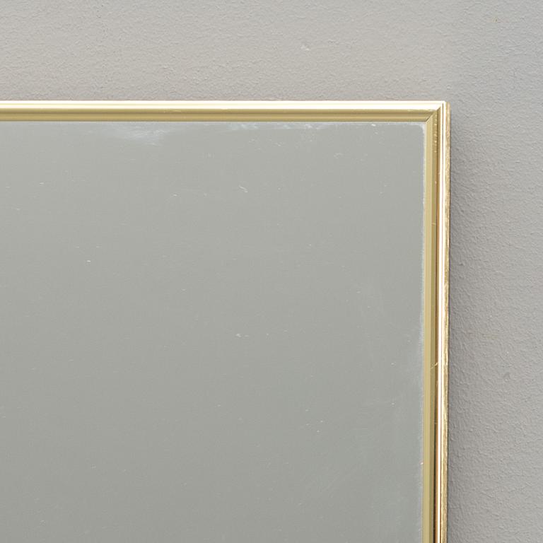 A WALL BRASS MIRROR. SECOND HALF OF 20TH CENTURY.