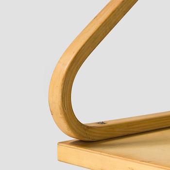 Alvar Aalto, seinähyllyjä, 2 kpl malli 112B, Artek, 1900-luvun loppu.