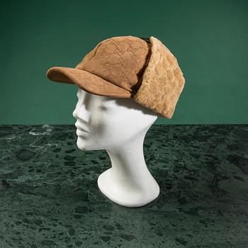 A fue hat by GUCCI in size M.