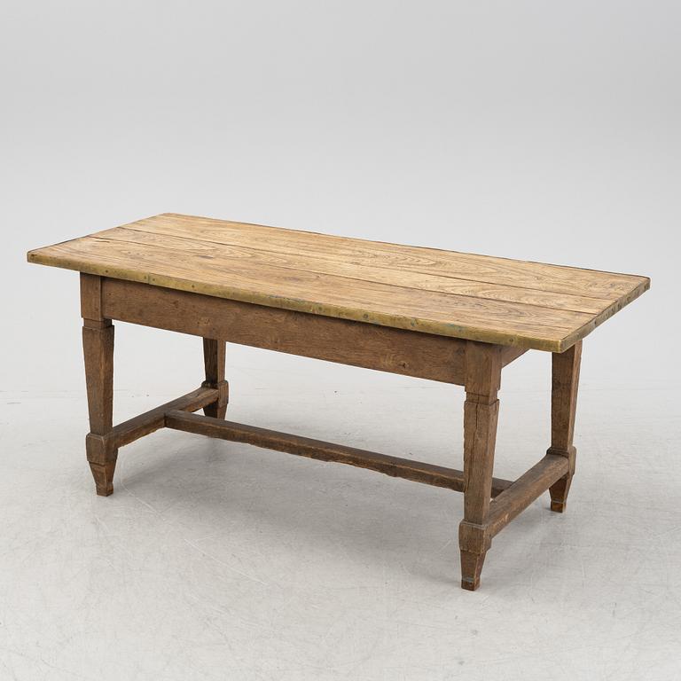 A French oak dining table, 20th Century.