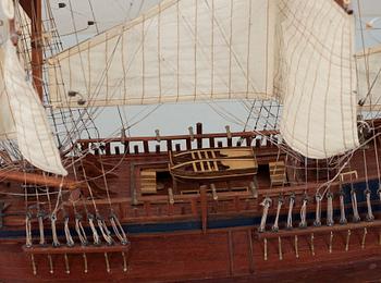 FARTYGSMODELL, trä och textil, 1900-talets mitt.