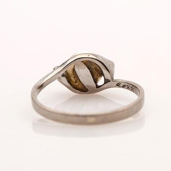 Ring, 18K vitguld, med pärla och briljanter.