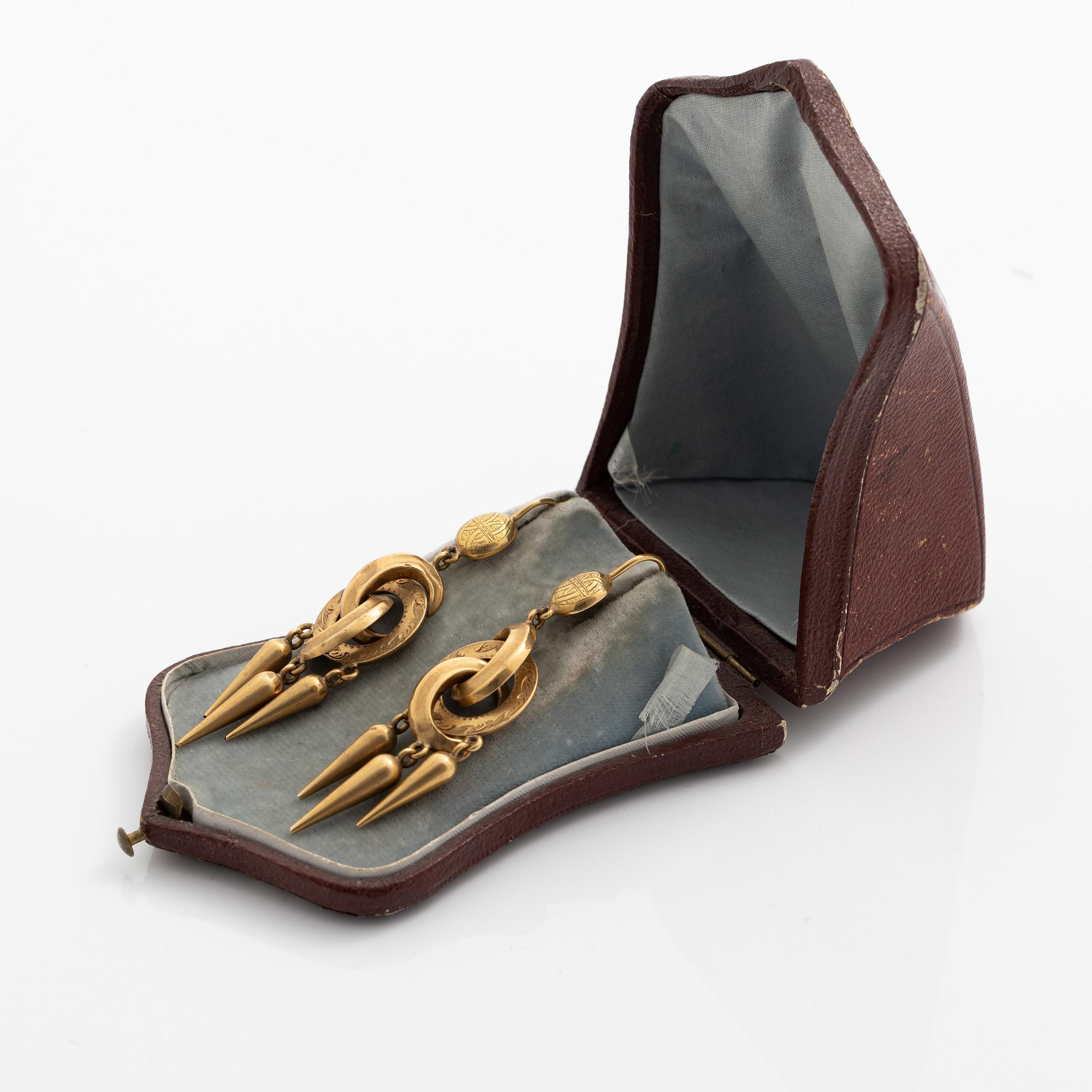 Örhängen, ett par, 18K guld, 1800-tal.