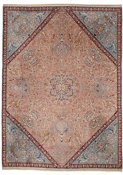 263. A CARPET, Old Esfahan, ca 416 x 305 cm (+ the ends have 5,5 and 7 cm flat weave).