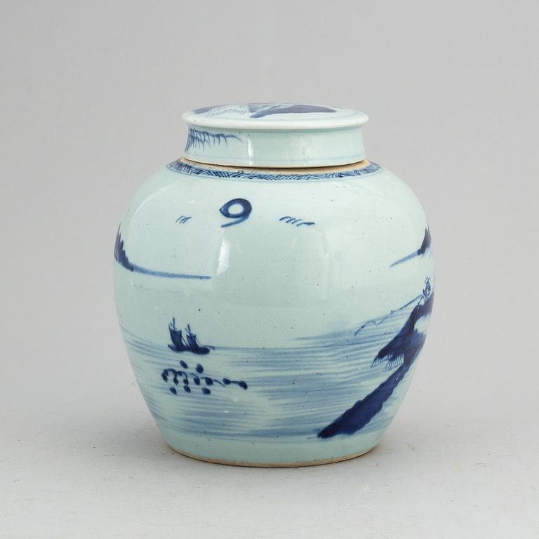 A blue and white jar with cover, Qing dynasty, 19th century.