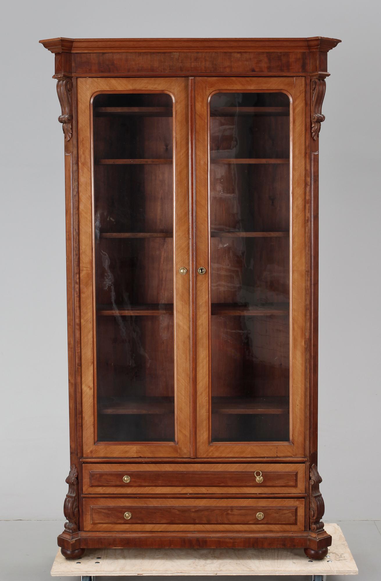 BOKSKÅP, nyrokoko, 1800-talets andra hälft.