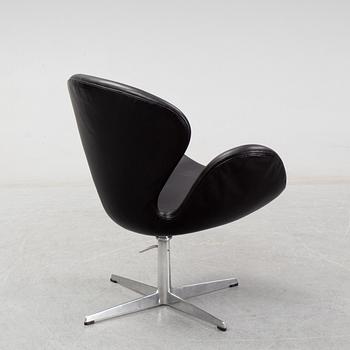 Arne Jacobsen, a black leather 'Swan' chair, Fritz Hansen, Denmark, 1967.
