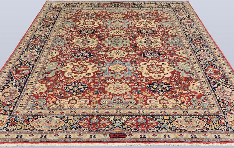 A Sarouk carpet, signed, approx. 327 x 253 cm.