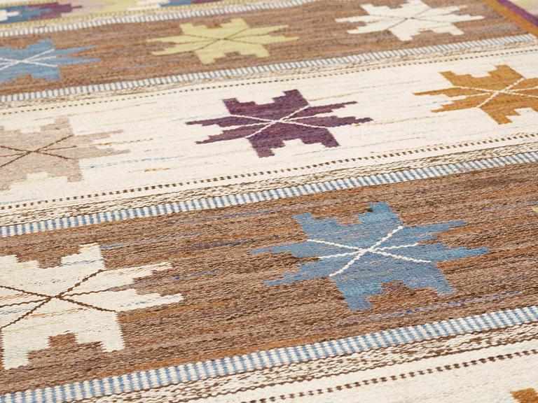 MATTA. "Höstmattan". Rölakan. 328 x 221 cm. Signerad AB MMF.