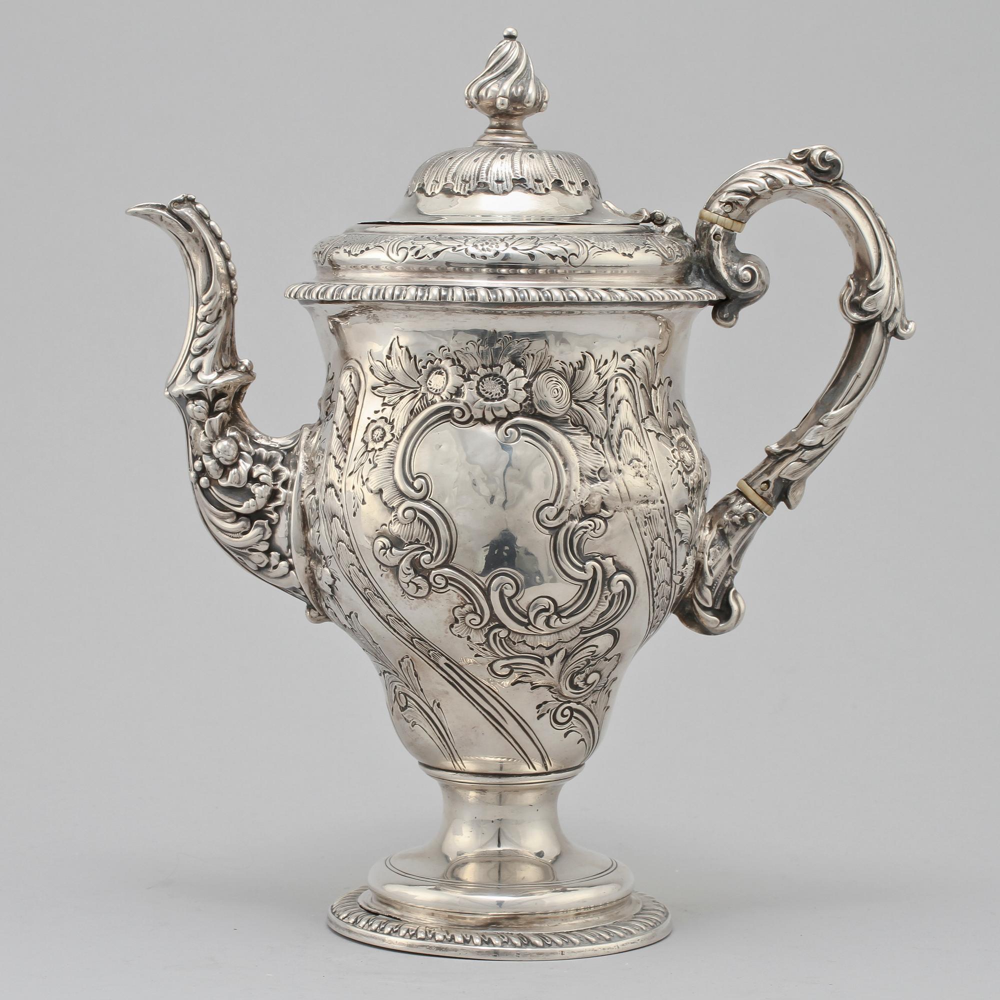 KANNA, silver, William Grundy, London, England, 1768. Vikt 1190 g.