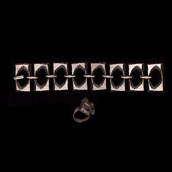 ARMBAND samt RING, sterling silver. Sten & Laine, Åbo 1972. Vikt totalt ca 72 g.