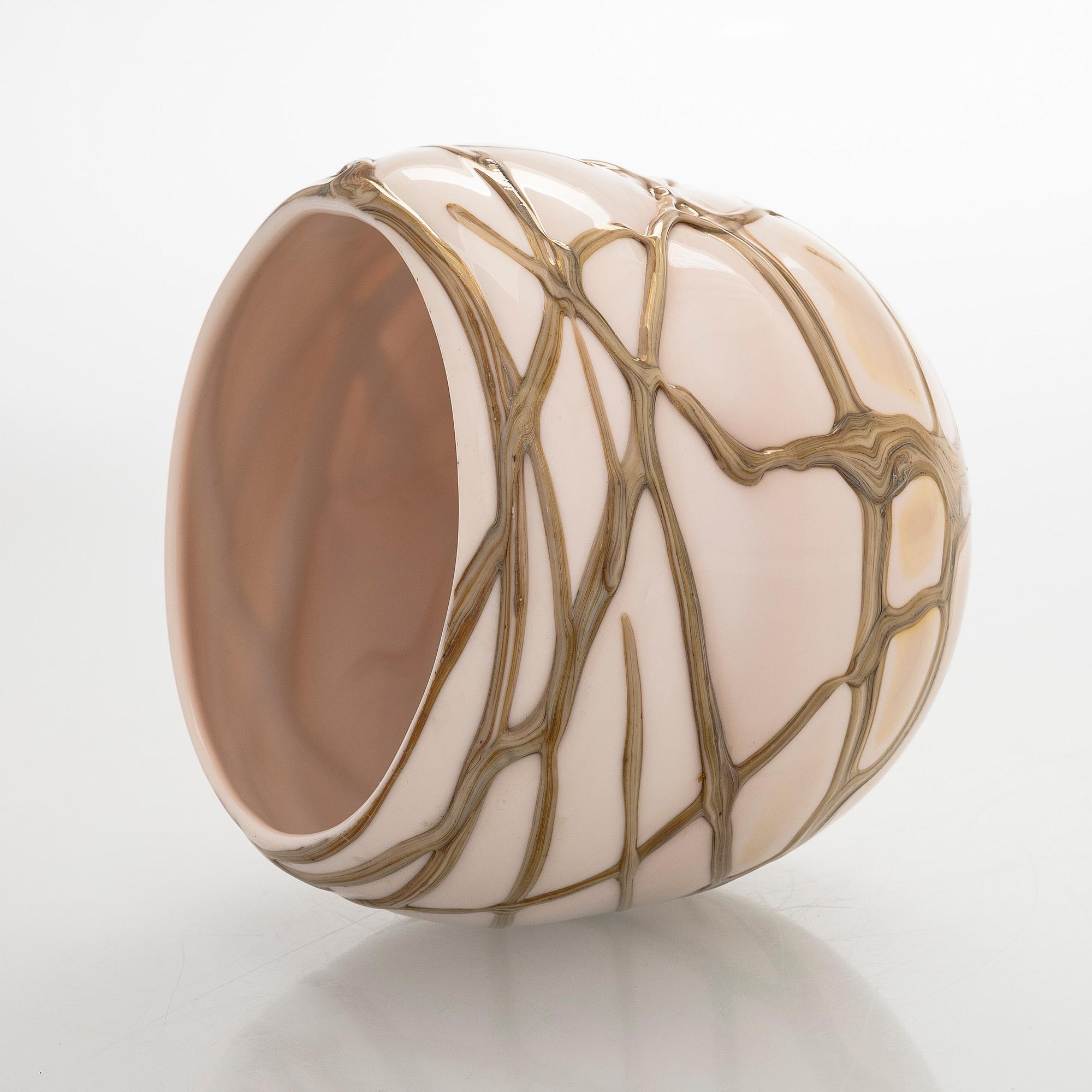 Heikki Orvola, A unique glass bowl, signed Heikki Orvola Nuutajärvi Notsjö, 1978/1979.