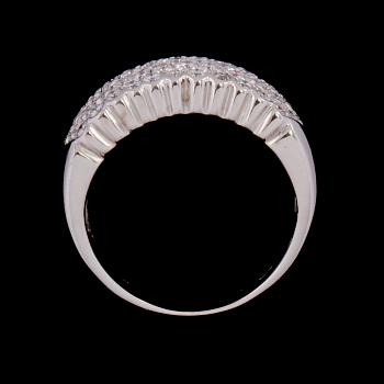 RING, 18k vitguld med briljantslipade diamanter totalt ca 2.00 ct, Alessandria, Italien. Vikt 10 g.