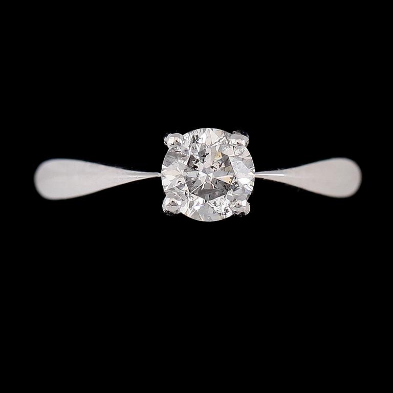 RING, 18K vitguld, solitär briljantslipad diamant ca 0.73 ct.