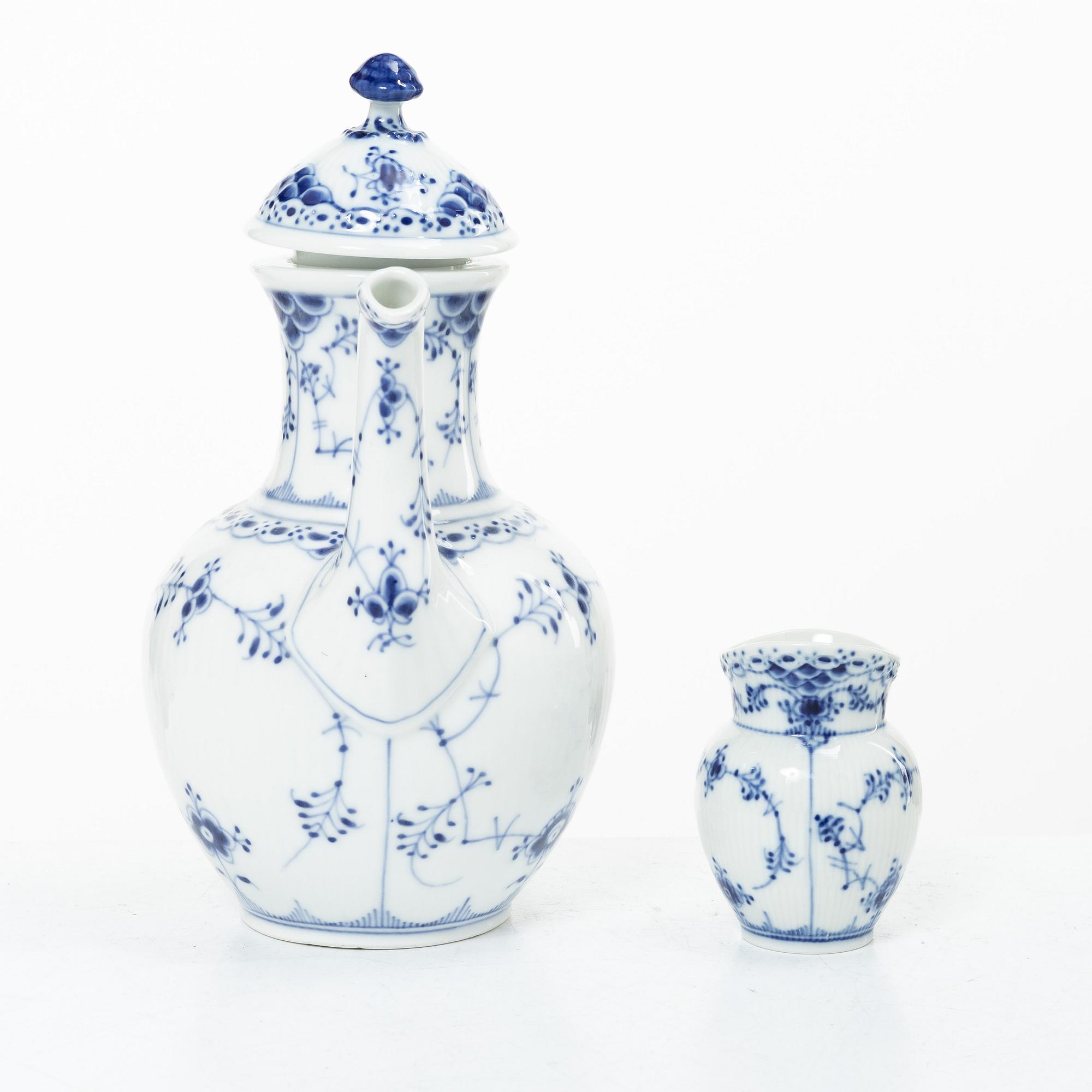 Royal Copenhagen, Service pieces, 16 pcs, Musselmalet, mostly from the second half of the 20th century.