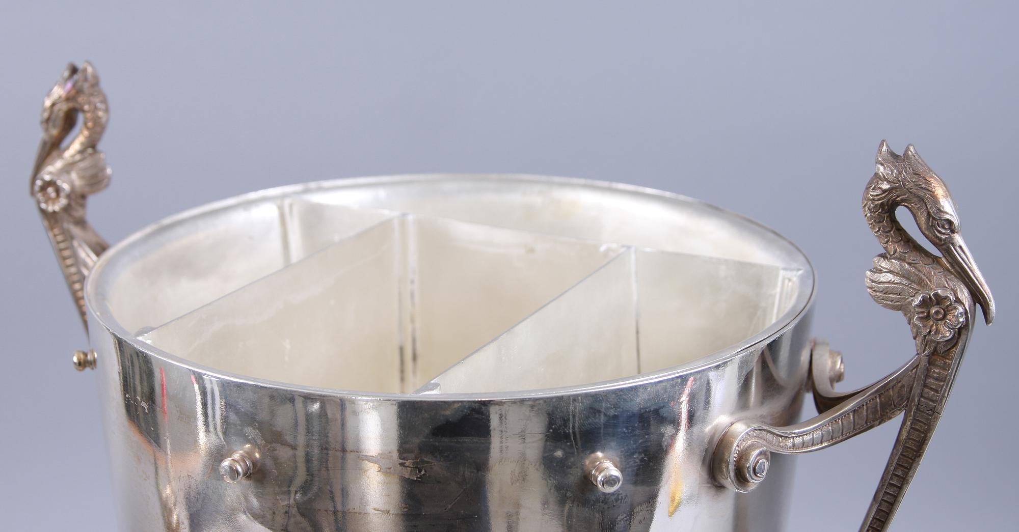 BRÄNNVINSCISTERN, nysilver, bär otydl stmpl, 1900-tal.