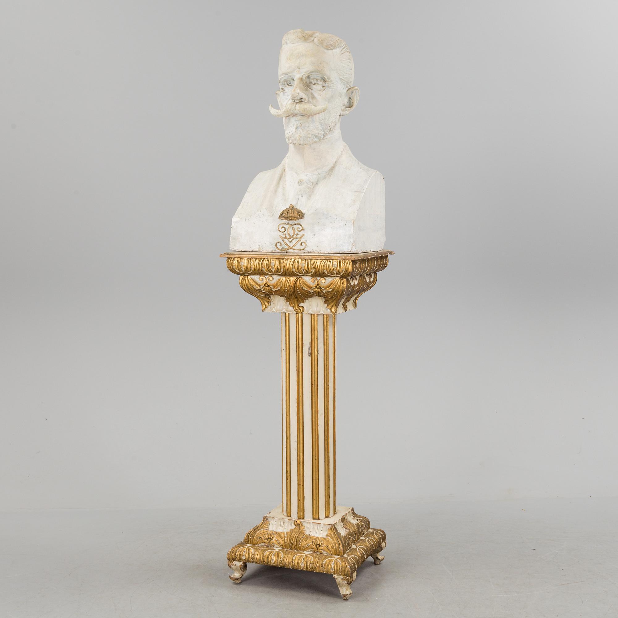 HERMAN NEUJD, a plaster sculpture depicting King Gustaf V, signed and dated 1909.