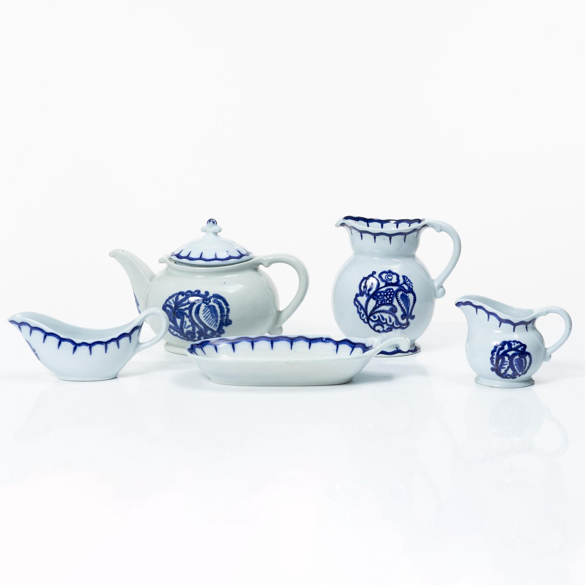 Wilhelm Kåge, 35 pieces of a 'Liljeblå' service, Gustafsberg, Sweden, 1918-1936.
