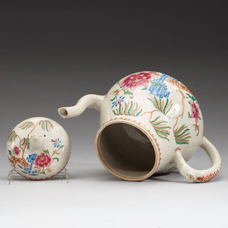 A famille rose teapot with cover, Qing dynasty, Qianlong (1736-95).