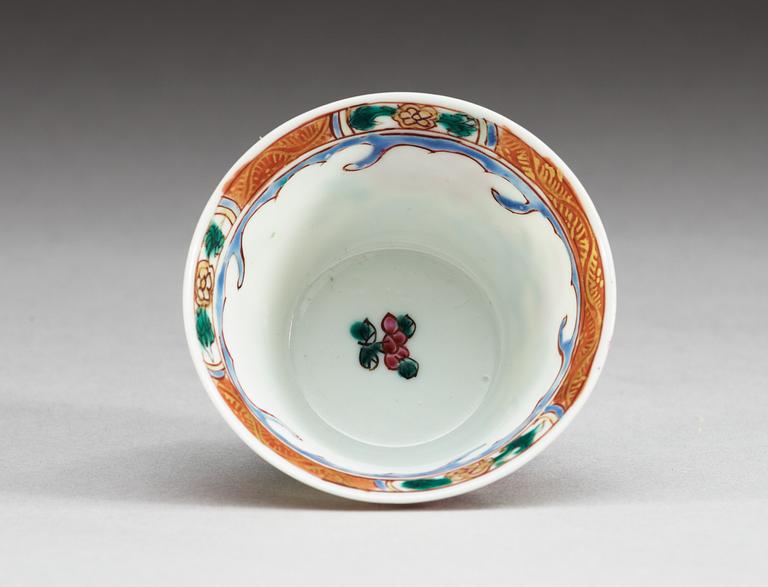 A famille rose 'rooster' cup with saucer, Qing dynasty, Yongzheng (1723-35).