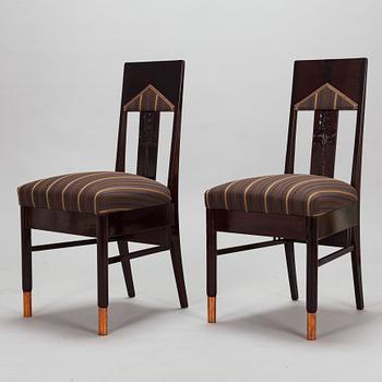 Bernhard Häkli, A Finnish Jugend table and six chairs, Vihdin Puuseppäin Huonekaluliike 1911.