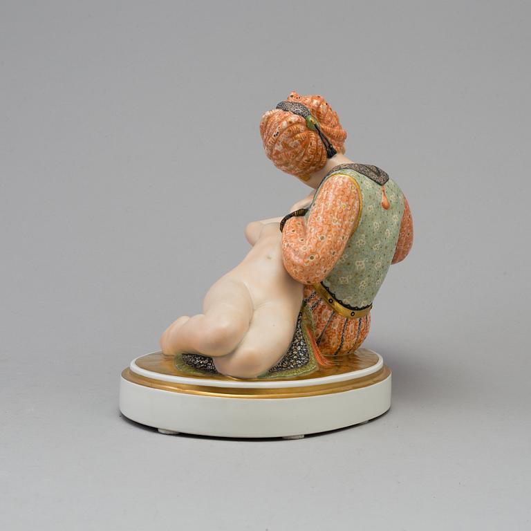 FIGURIN, porslin. "Eventyr III". Gerhard Henning, Royal Copenhagen, Danmark, 1920-tal.