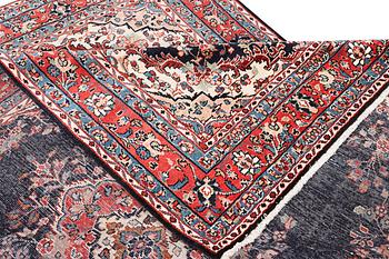 A Hamadan carpet, c. 298 x 215 cm.
