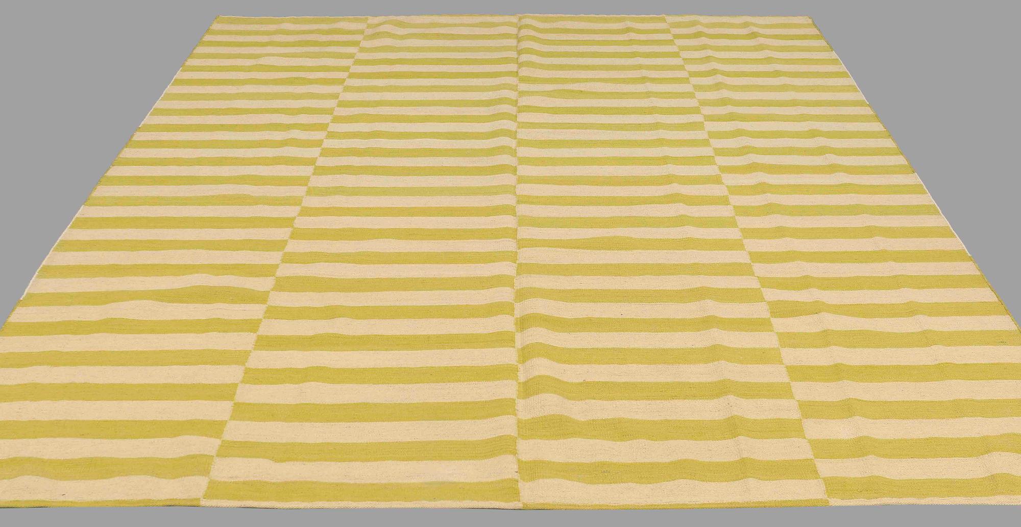 MATTA, slätväv, ca 287 x 250 cm.