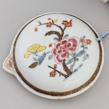 A large famille rose jug with cover, Qing dynasty, 18th century.