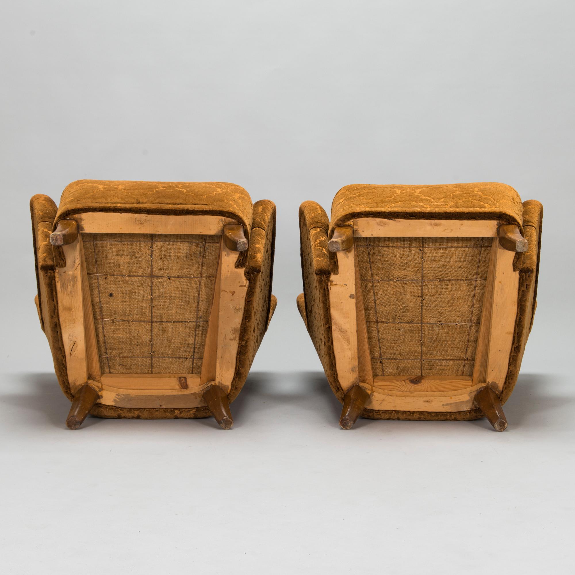 A pair of mid-20th-century armchairs.