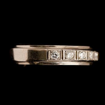 RING, 18 k vitguld, 9 briljantslipade diamanter totalt 0.38 ct. Total vikt ca 5 g.