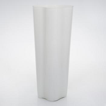 Alvar Aalto, a vase, signed Alvar Aalto Iittala -56.