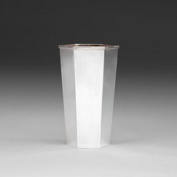 A Wiwen Nilsson hexagonal sterling vase, Lund 1954.