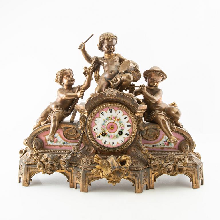 Table pendulum Louis XV style circa 1900.
