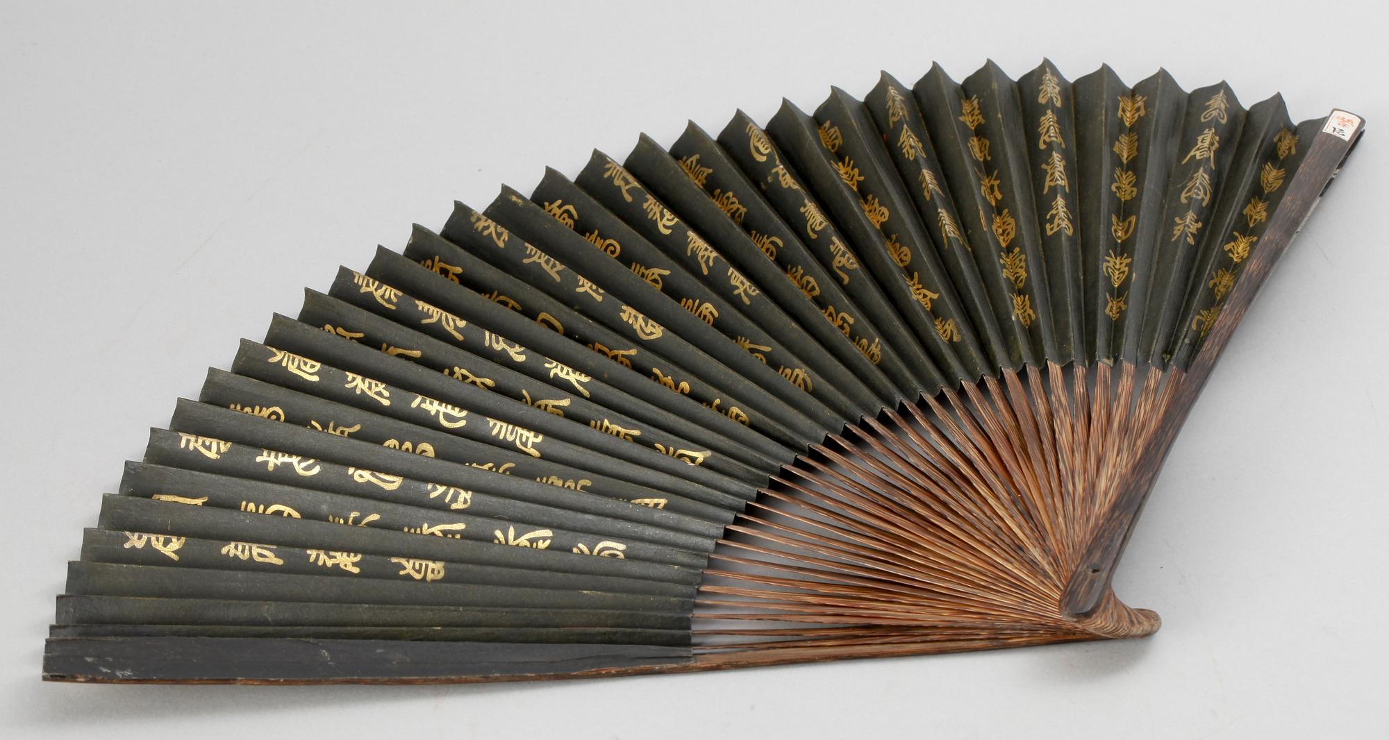 SOLFJÄDER, Kina, 1900-tal.