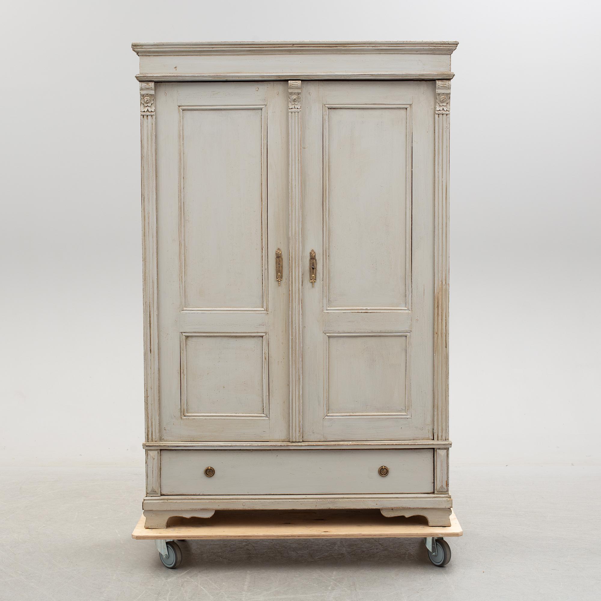 A painted wardrobe from around year 1900.