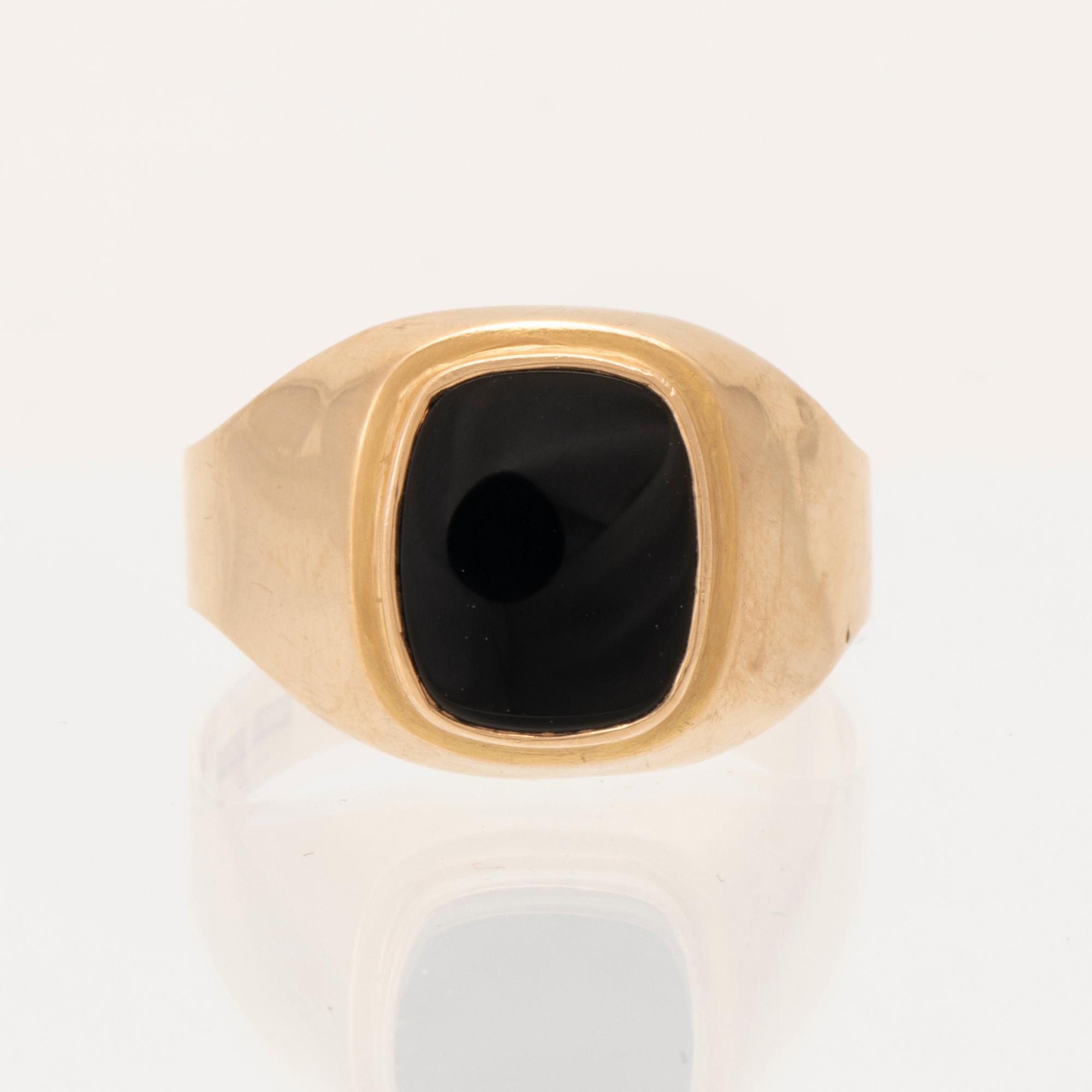 Ring klackring 18K guld med svart sten.