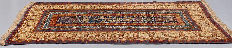 A CARPET, an antik Zeichur, ca 269 x 184 cm.
