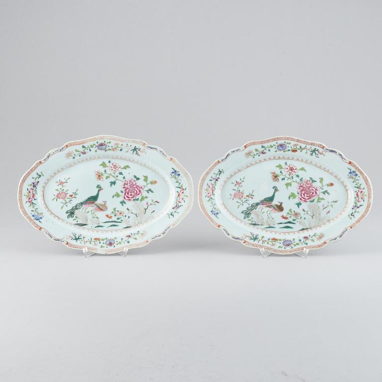 A pair of double peacock dishes, Qing dynasty, Qianlong (1736-95).