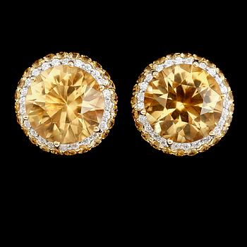 ÖRHÄNGEN, 1 par, 18 k guld, citriner, safirer samt briljantslipade diamanter tot ca 0.37 ct.