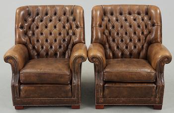 FÅTÖLJER, ett par, chesterfield-modell, 1900-talets andra hälft.