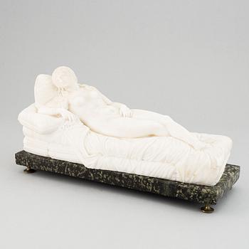 Tizian, efter. Skulptur. Osign. Alabaster. Längd 36,5 cm. Höjd 19 cm.