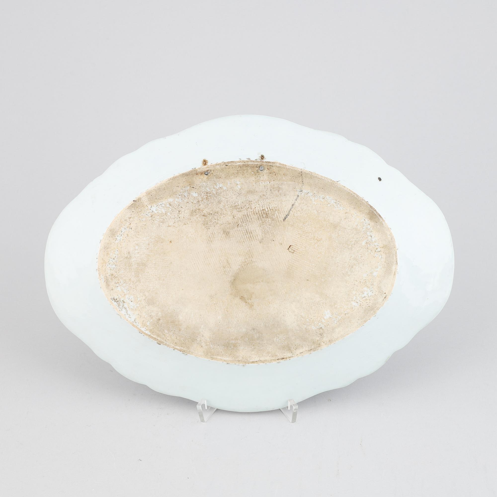A Chinese blue and white porcelain dish, Qing dynasty, Qianlong (1736-95).