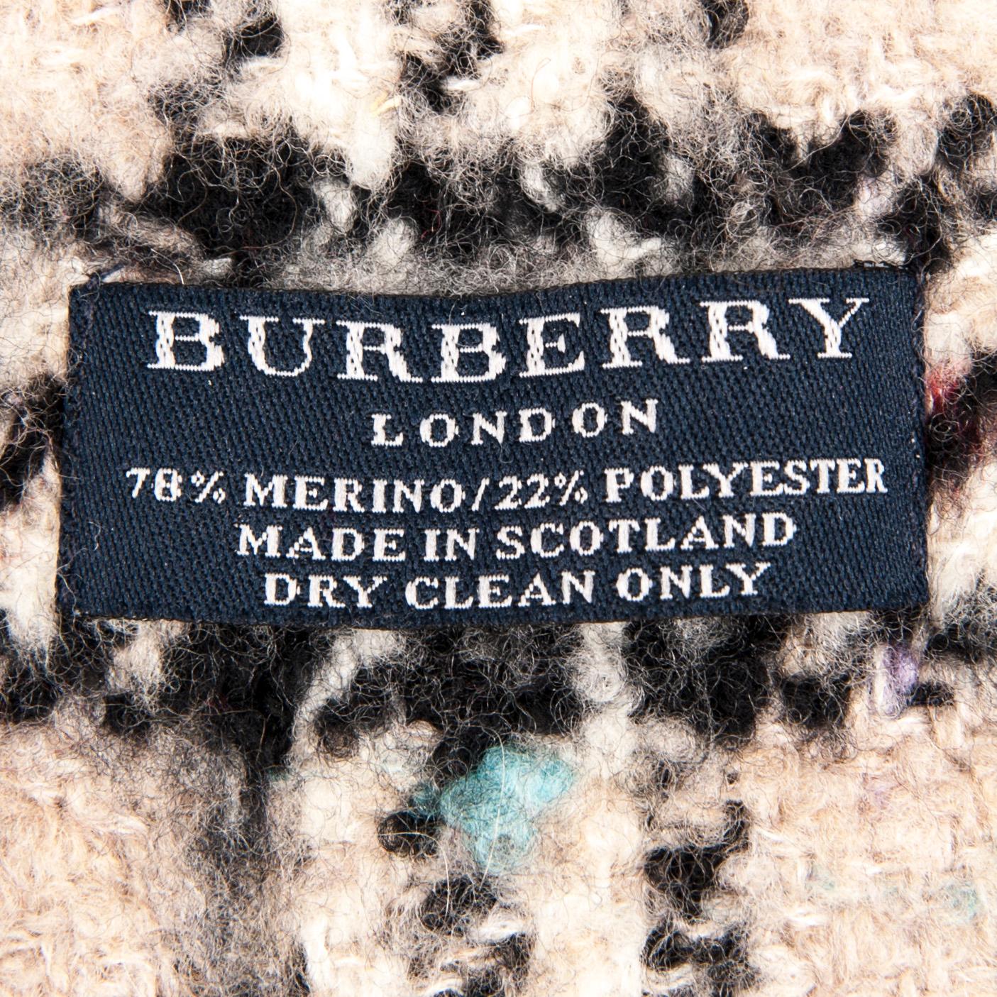 HALSDUK, Burberry.