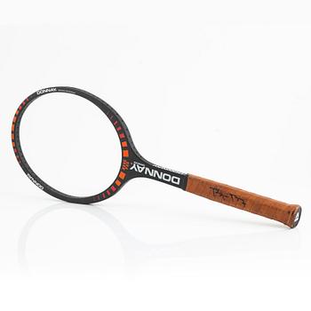 Tennisracket. Signerad Björn Borg. Speciellt framtaget midsized Borg Pro test racket, Graphite-förstärkt.