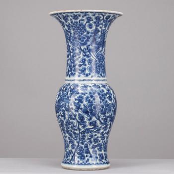 VAS, porslin, Kina, Kangxi-stil, 1800-tal.