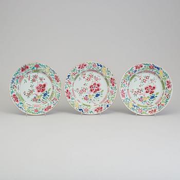 Three famille rose export porcelain plates, Qing dynasty, early 18th century, Yongzheng.