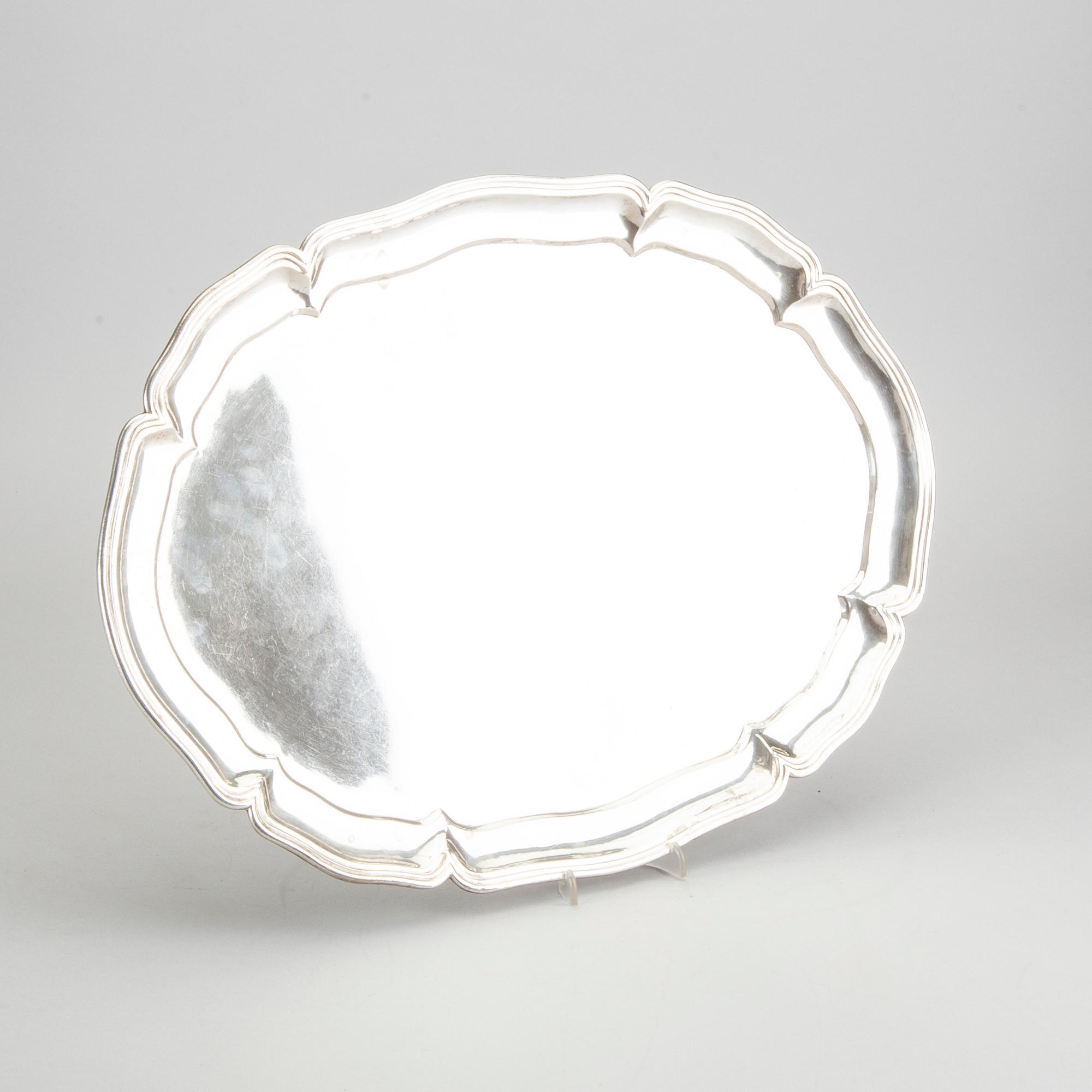 BRICKA, silver, rokokostil, vikt ca 1100 gram.