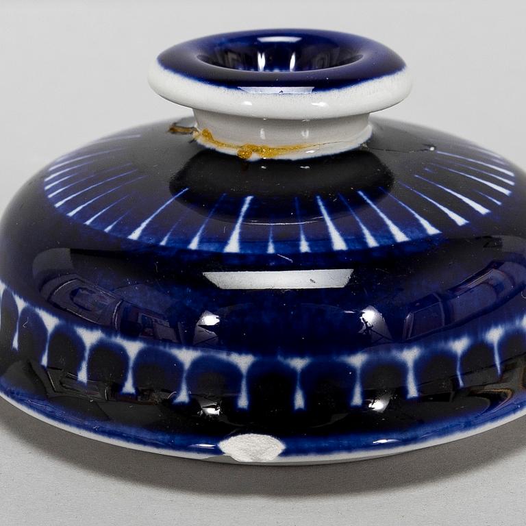 Ulla Procopé, a 86-piece 'Valencia' porcelain tableware set for Arabia.