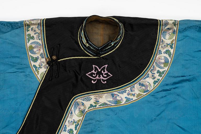 A female silk robe/over coat for winter, Qing dynasty, 19th century.